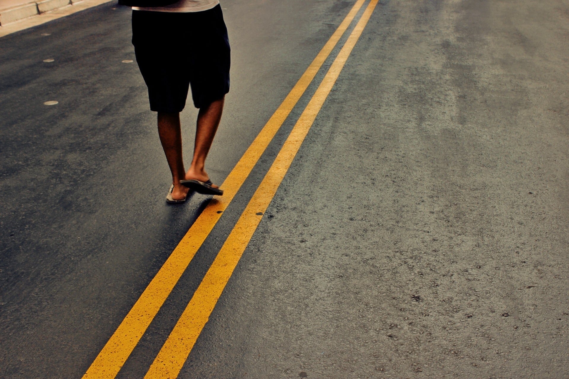 conducir con chanclas