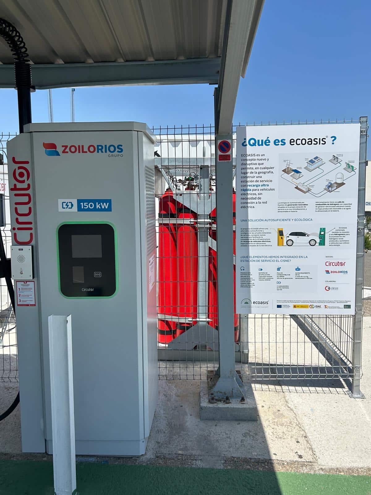 INSTALAMOS DOS NUEVOS PUNTOS DE CARGA RÁPIDA EN LA ESTACIÓN DE SERVICIO EL CISNE